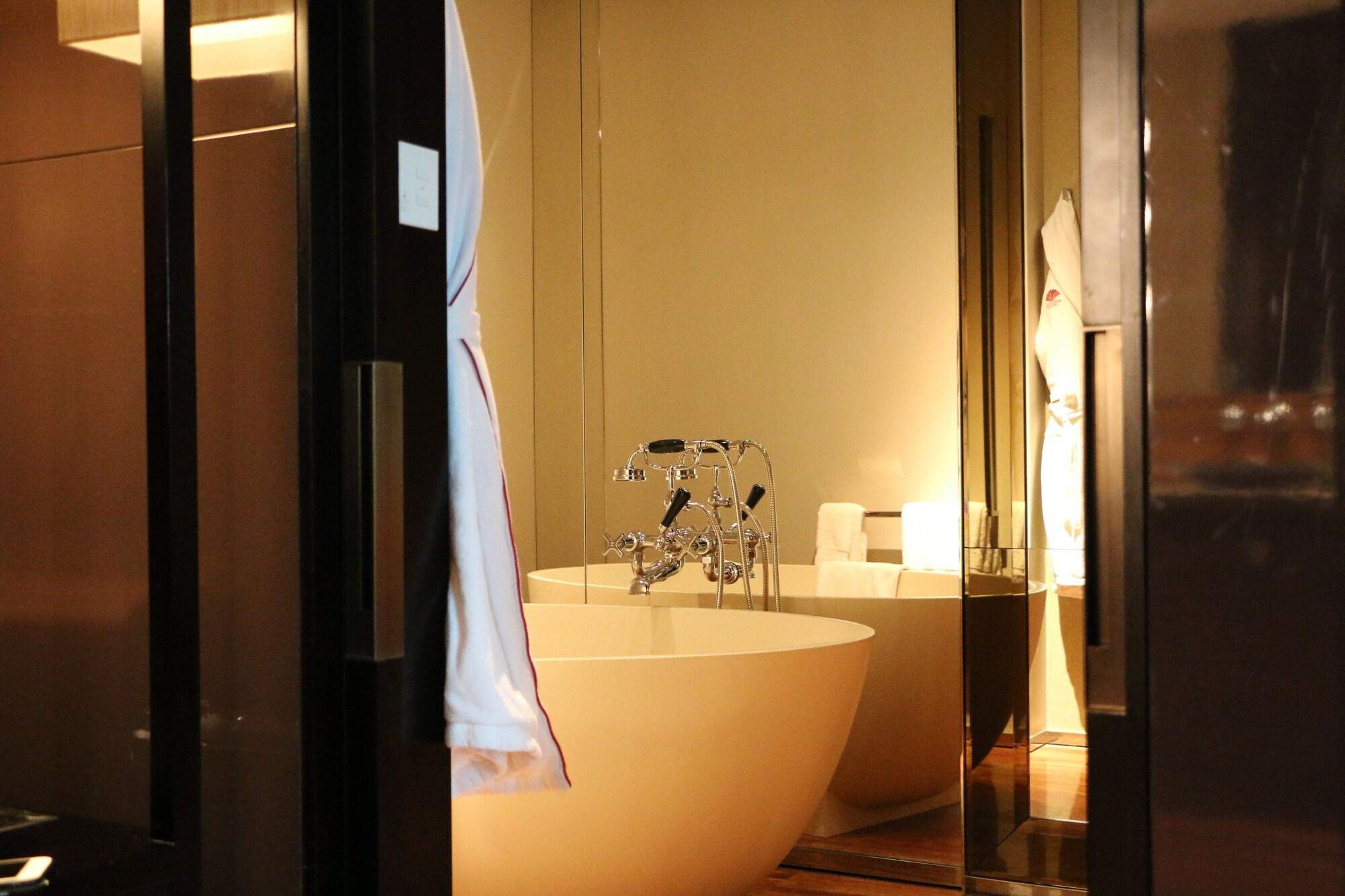 Hotel Mandarin Oriental, Canton Extérieur photo