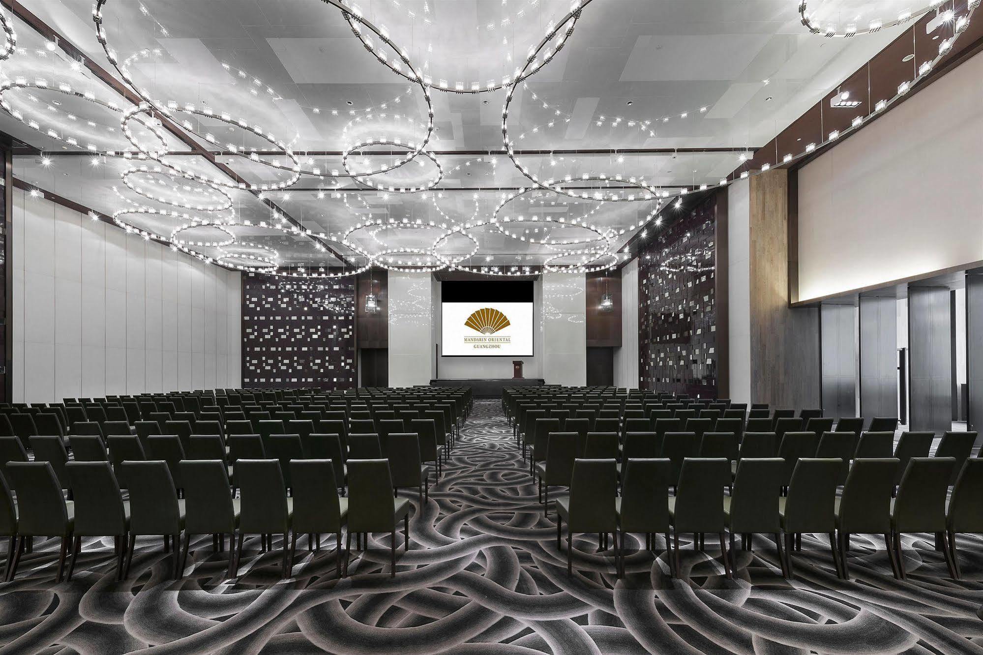 Hotel Mandarin Oriental, Canton Extérieur photo